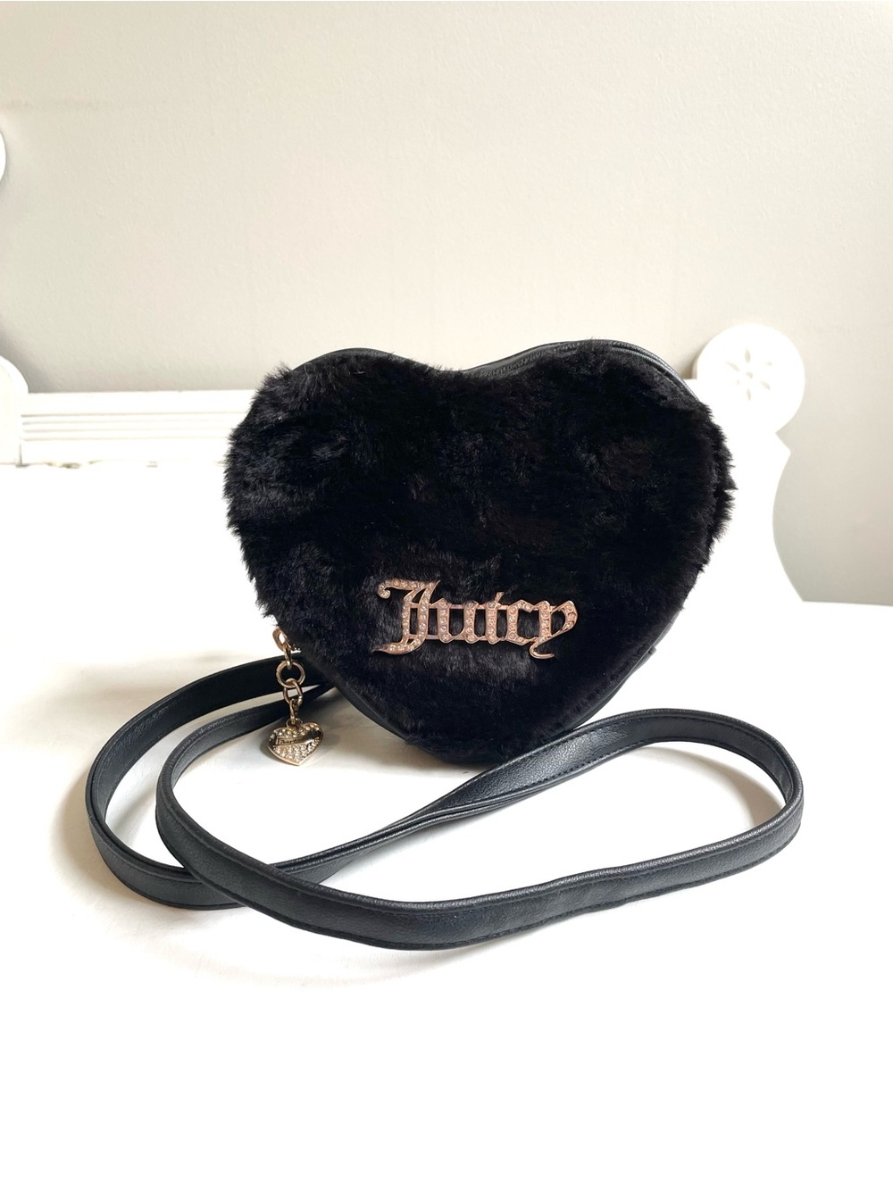 JUICY COUTURE BLACK HEART FAUX FUR CROSSBODY BAG GOLD RHINESTONE LOGO CHAINLINK